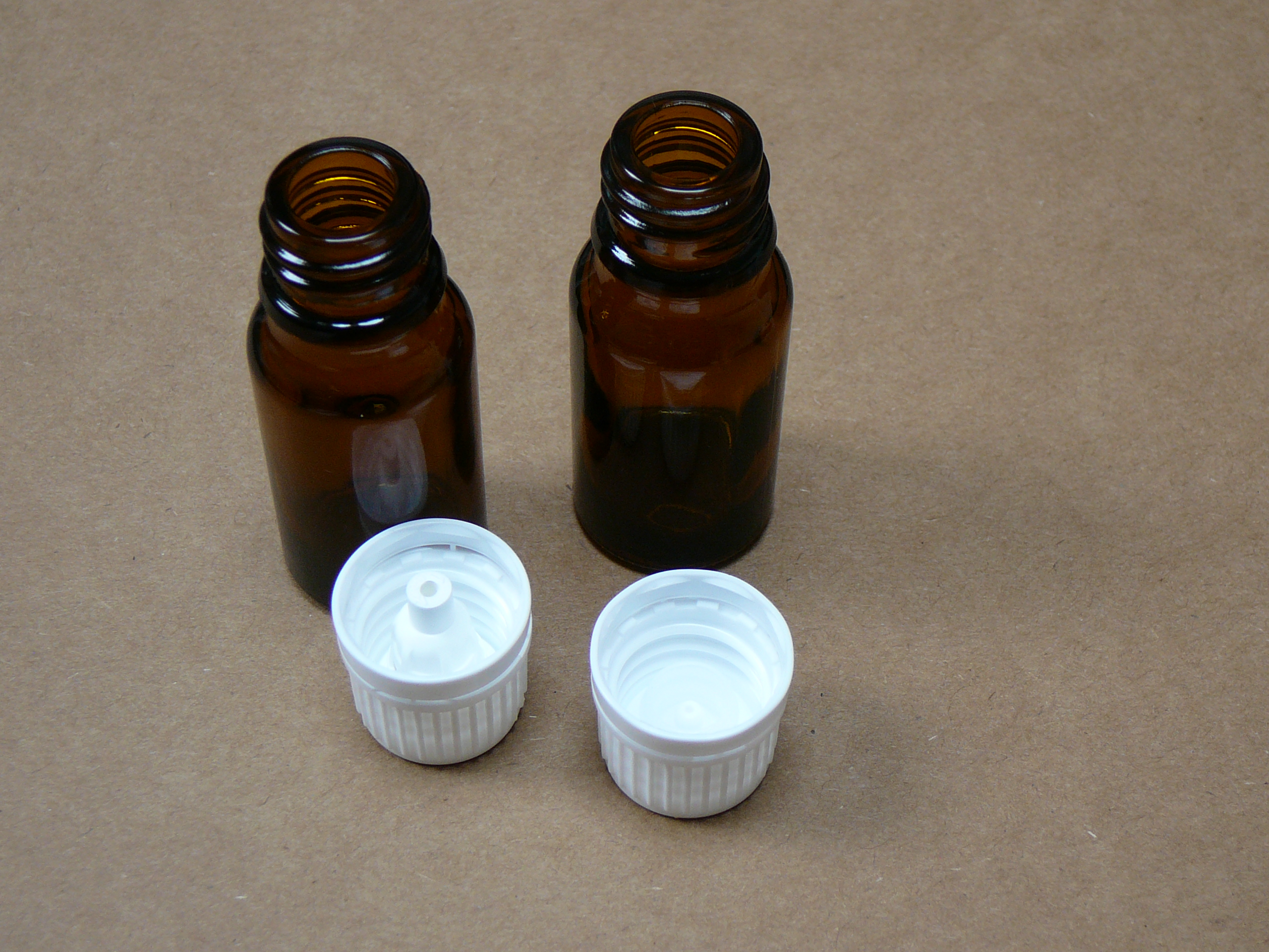P1040107 Braunglasflaschen 10 ml, DIN 18 mit Globuliverschluss